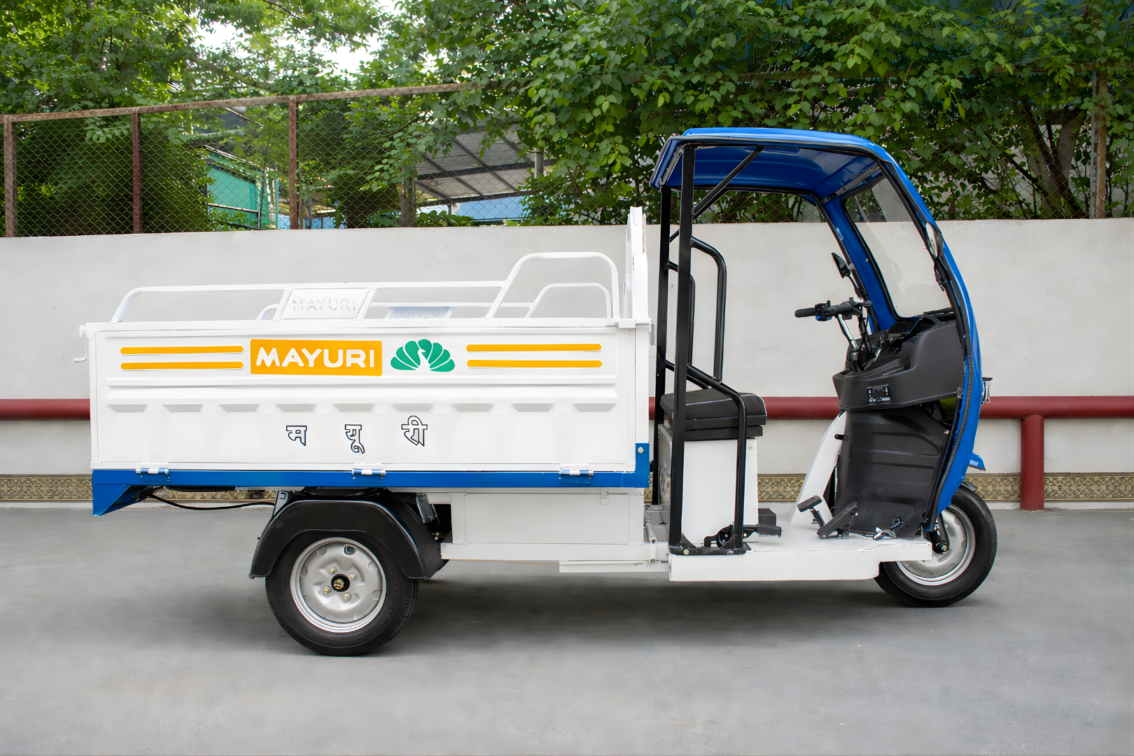 Mayuri Rattan L5 Cargo electric vehicle view 2