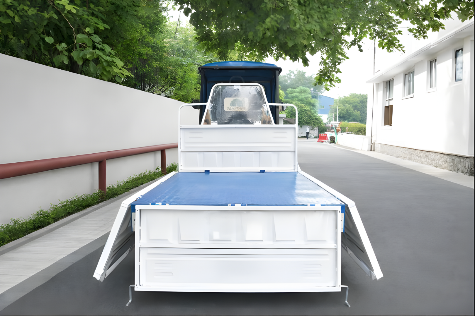 Mayuri Rattan L5 Cargo electric vehicle view 4