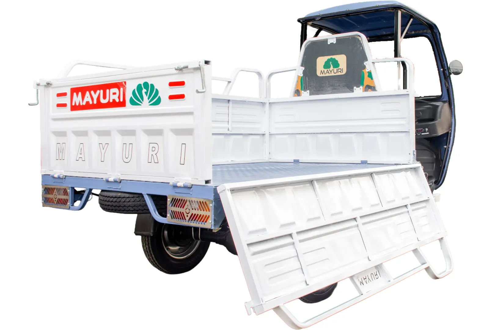 Mayuri Rattan L5 Cargo, rear three-quarter view